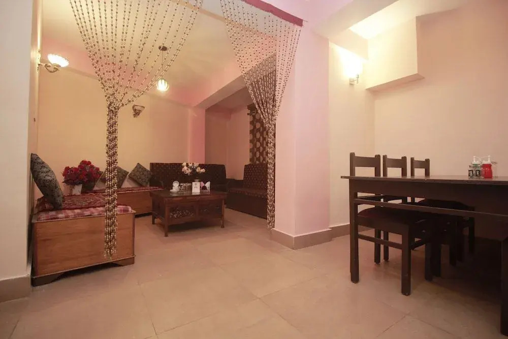 OYO 10883 Pema Thang Residency