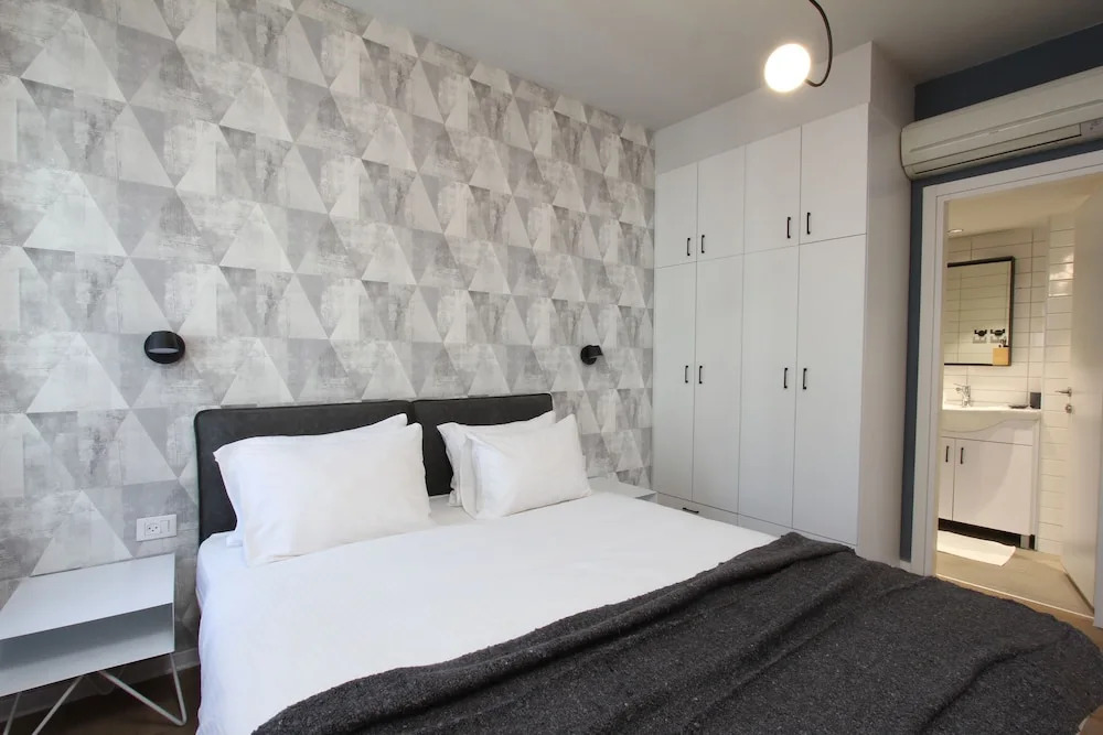1 BR Apt TLV TAU by Sea N' Rent