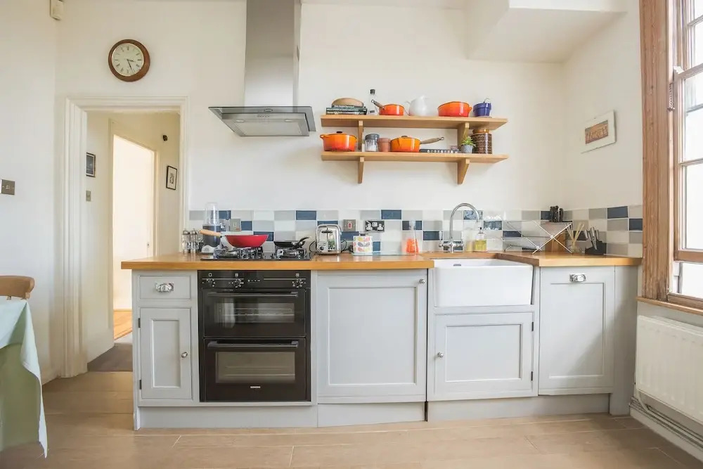 Vintage Regents Park Apartment