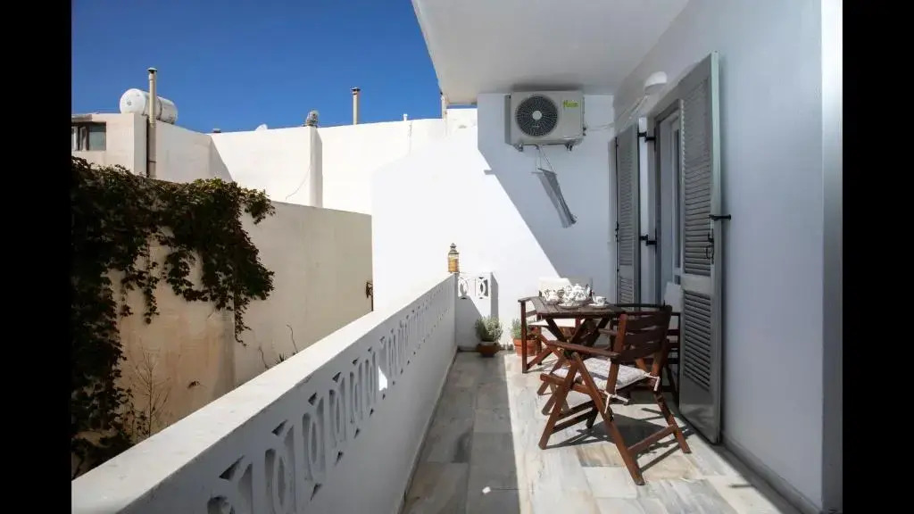 "aretis Apartment"- At The Foothills Of The Castle