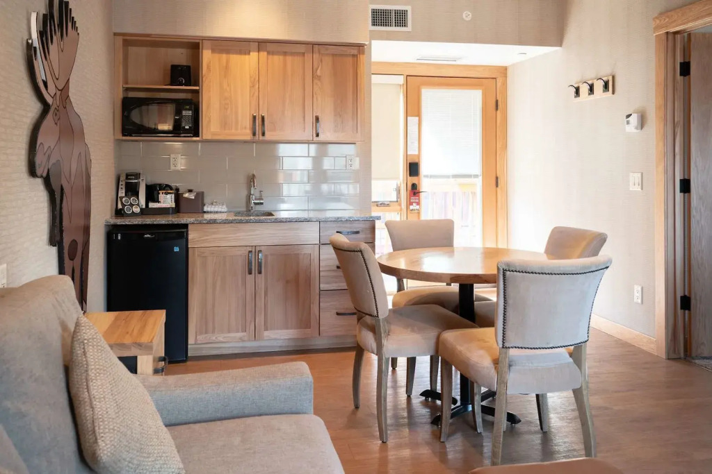 Moose Hotel and Suites