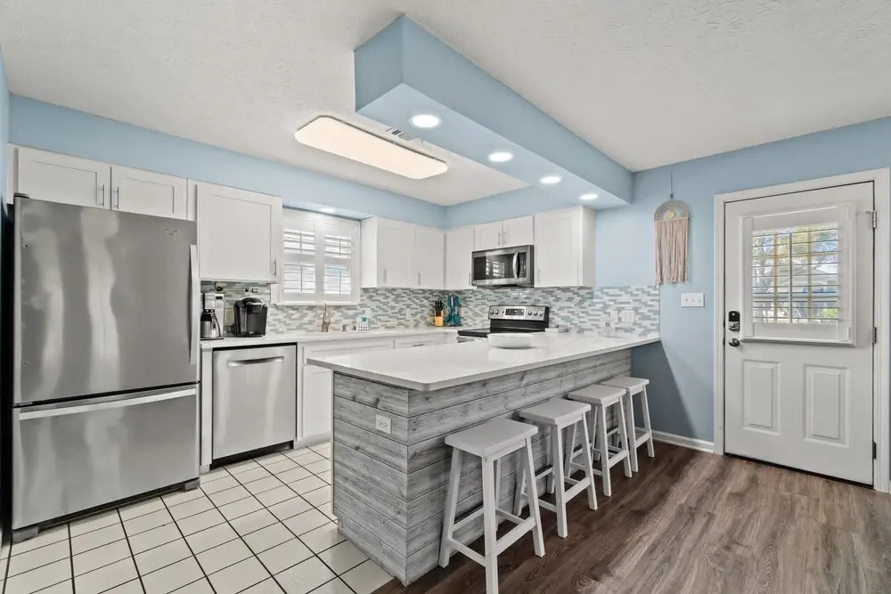 Contemporary Bungalow / West End PCB / Available NOW! / Perfect for Family