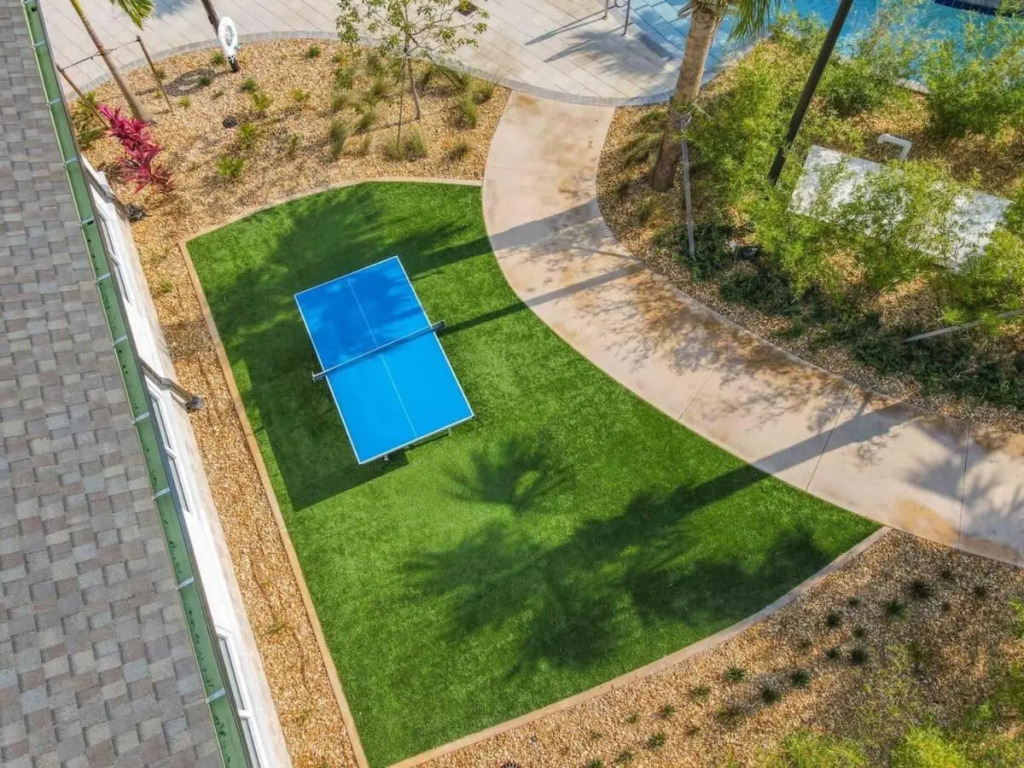Vivid 2BR condo with free Waterpark at Storey Lake
