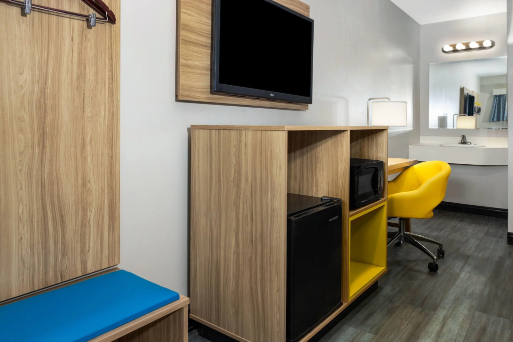 Days Inn by Wyndham Moosic