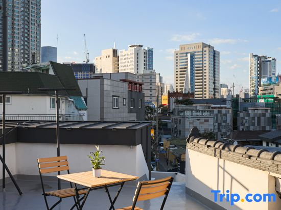 Banwoldang Stn 3min, Dining Table for 6, Hotel bedding, Luggage Storage, Rooftop View #Dongseongro