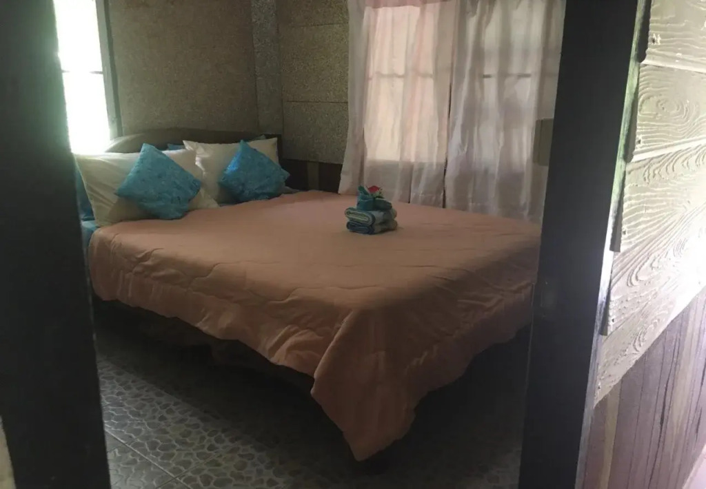 Baan Rai Rhim Tarn