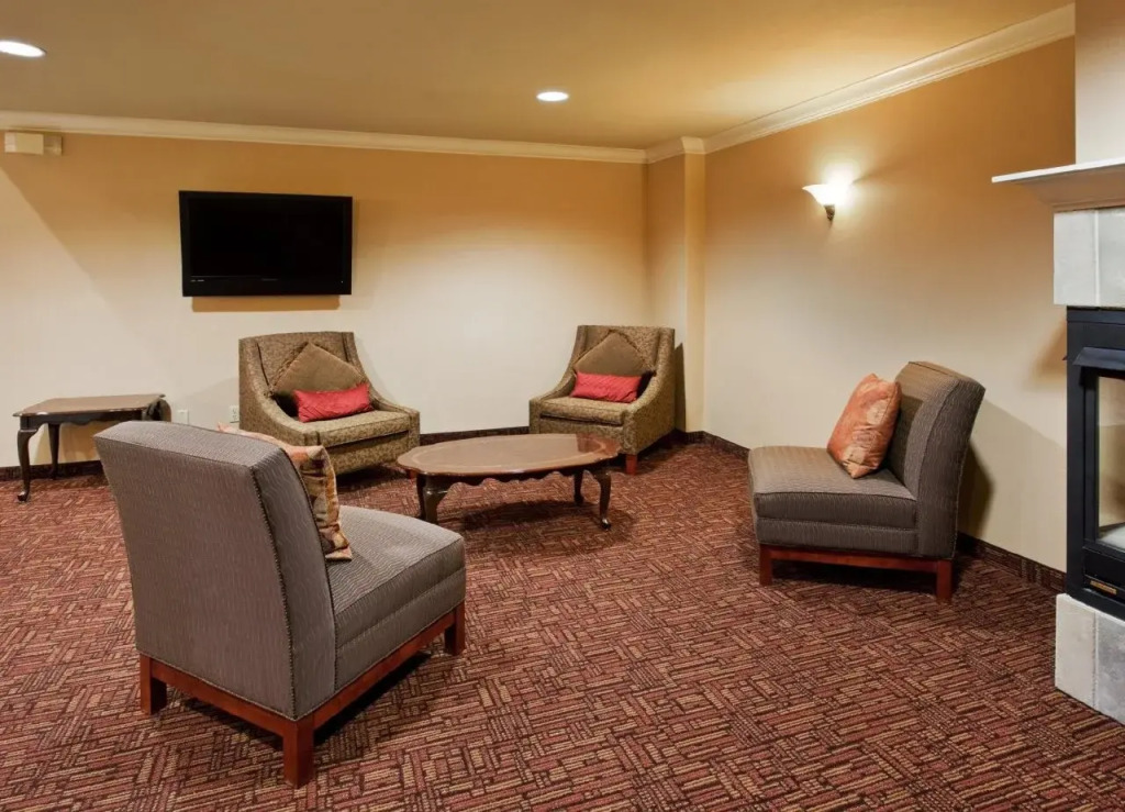 Holiday Inn Express & Suites Watsonville by IHG