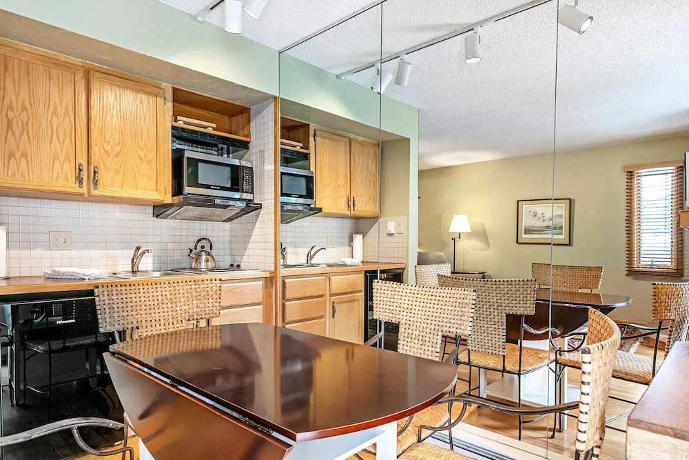 Lifthouse 306, Studio Condo