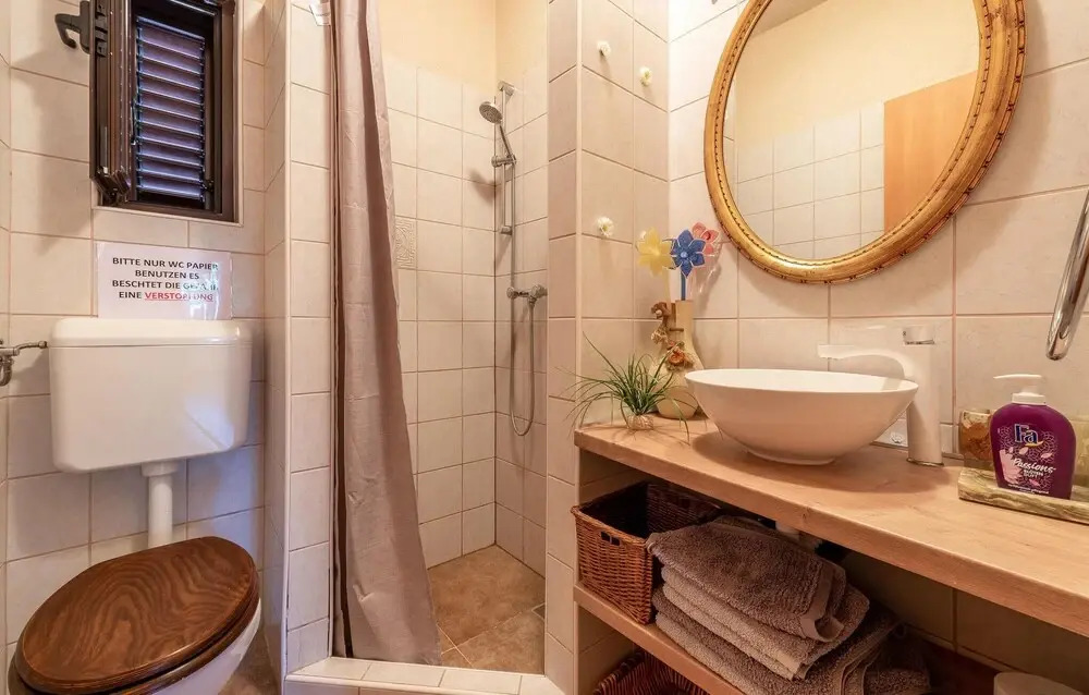 Awesome Home in Vrsi With 2 Bedrooms and Wifi