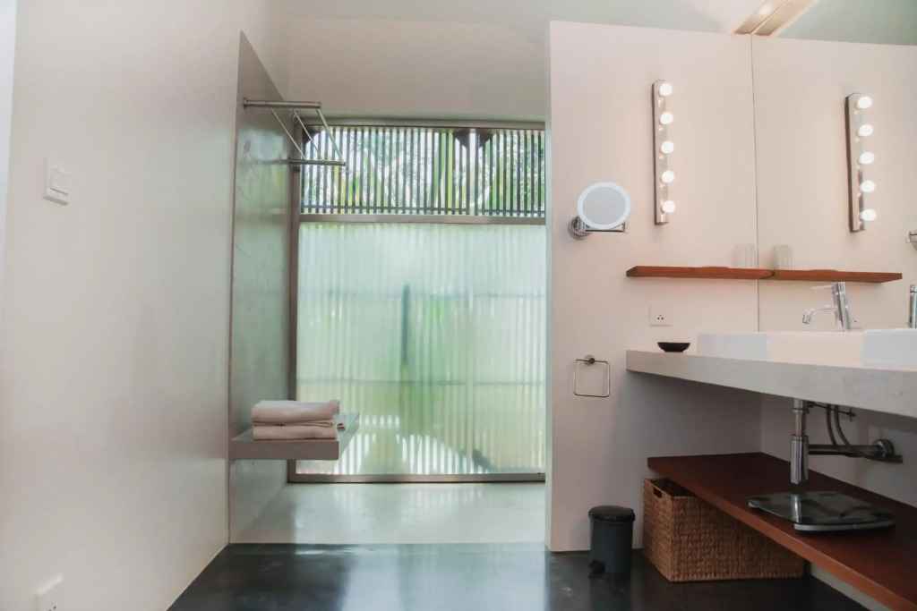 Modern 5 bedroom central pool villa - Rose Apple Residences