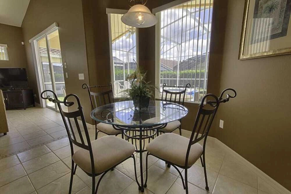 Tuscan Hills 4 bed / 3 bath home