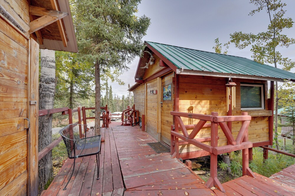Ultimate Alaskan Retreat: Lakefront Soldotna Cabin