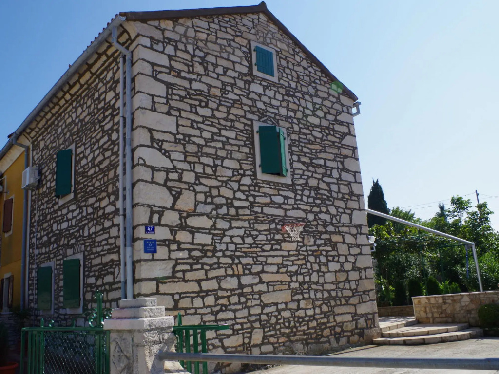 Country House in Rakalj With Scenic Sea Views