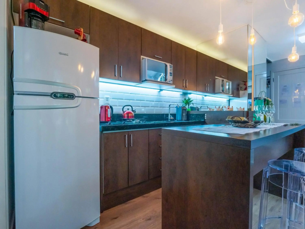 Apartamento Bela Floresta Gramado-RS Sossego na NATUREZA! Ótima LOCALIZAÇÃO LAGONegro 500m - com LAREIRA - 02 Quartos para FAMILIA em CONDOMINIO FECHAD0, cozinha completa com GARAGEM e portaria 24h - PETFRIENDLY