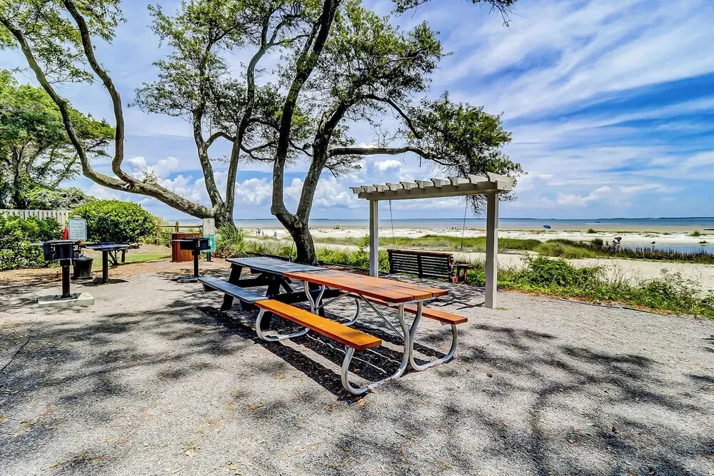 Walk to Sea! Hilton Head Haven w/ Pool Access