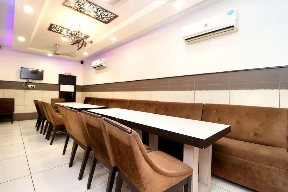 Oyo 37860 Hotel Batra