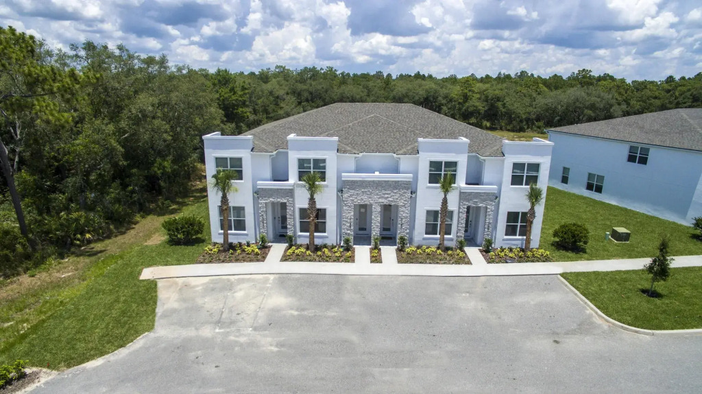 Cozy 3bd 3bath @HiddenForest with pool