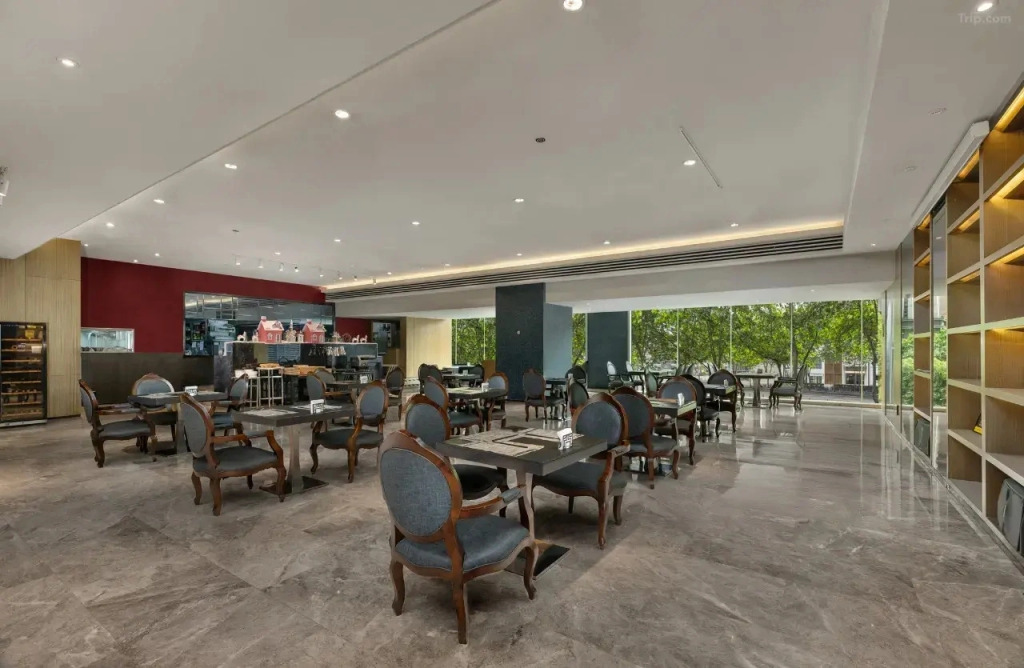 Отель Zhenyue Longbao Chengdu Taikoo Li Branch Chunxi Road