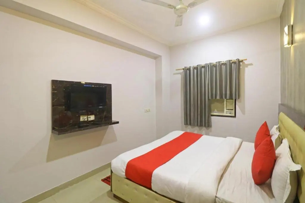 Transit Stay Near IGI Airport