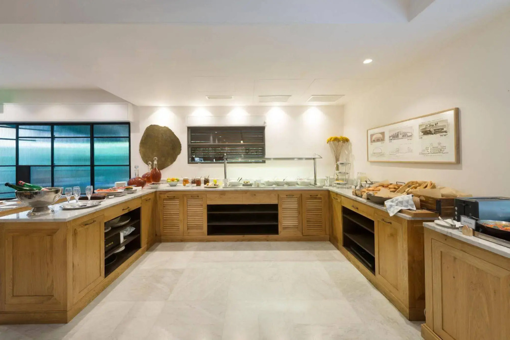 Lily & Bloom Boutique Hotel