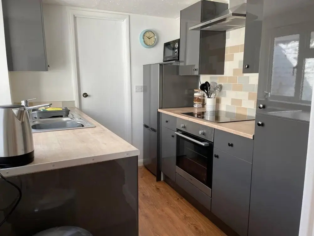 Inviting 3-Bed Town House in Boston Just Renovated