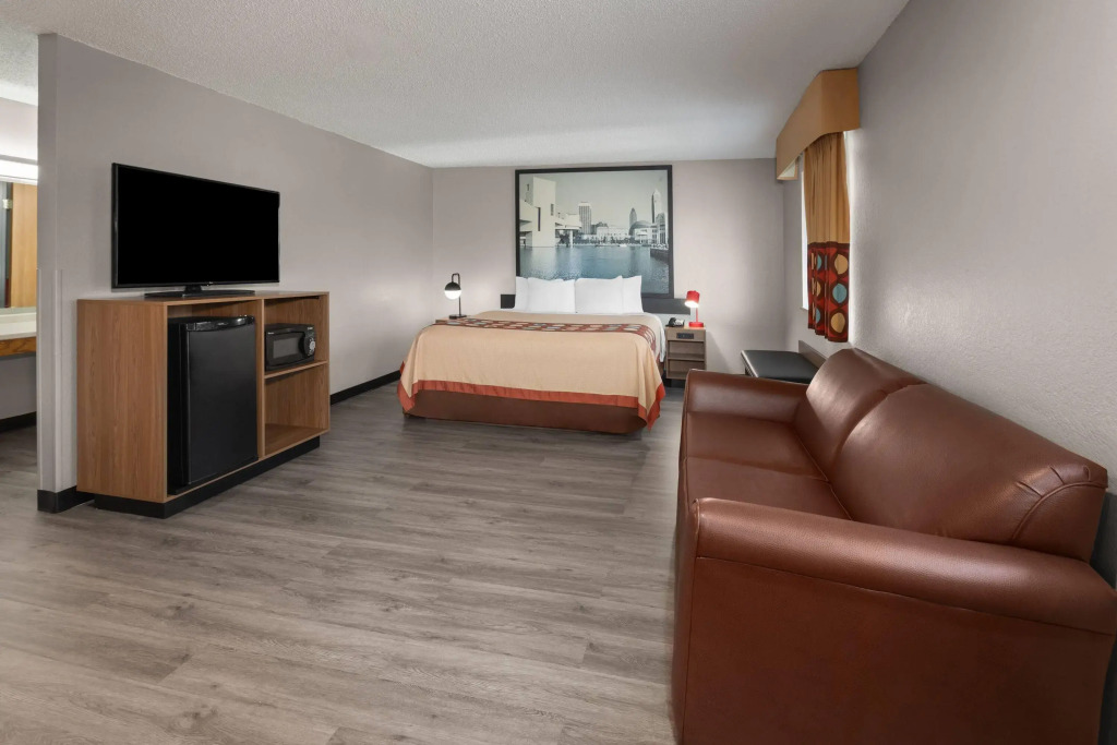 Super 8 by Wyndham Kent/Akron Area