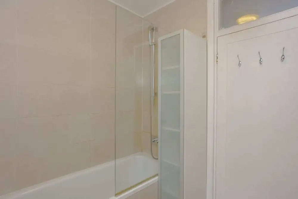 Contemporary 2 Bedroom Flat in Bayswater