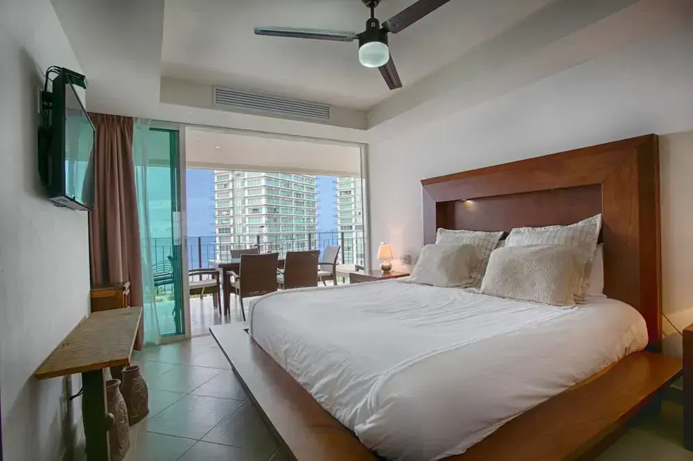 Wake Up To Sounds Of The Ocean Condo