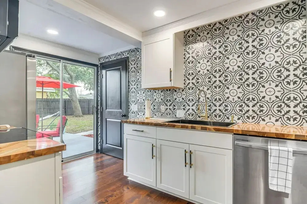2 Mi to Beach: Family Getaway w/ Yard in St Pete!
