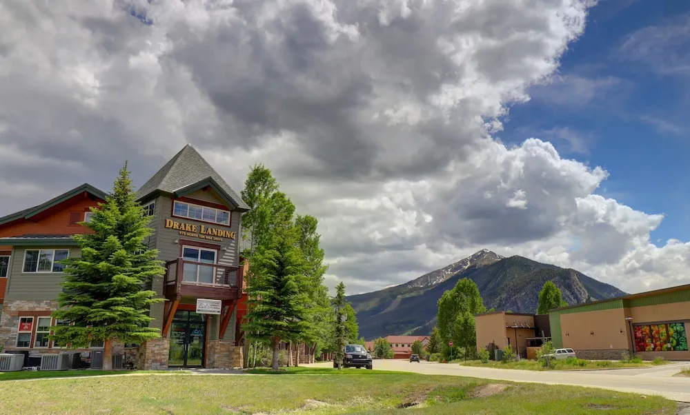 E8 Drake Landing 2br + Loft 2 Bedroom Condo by RedAwning