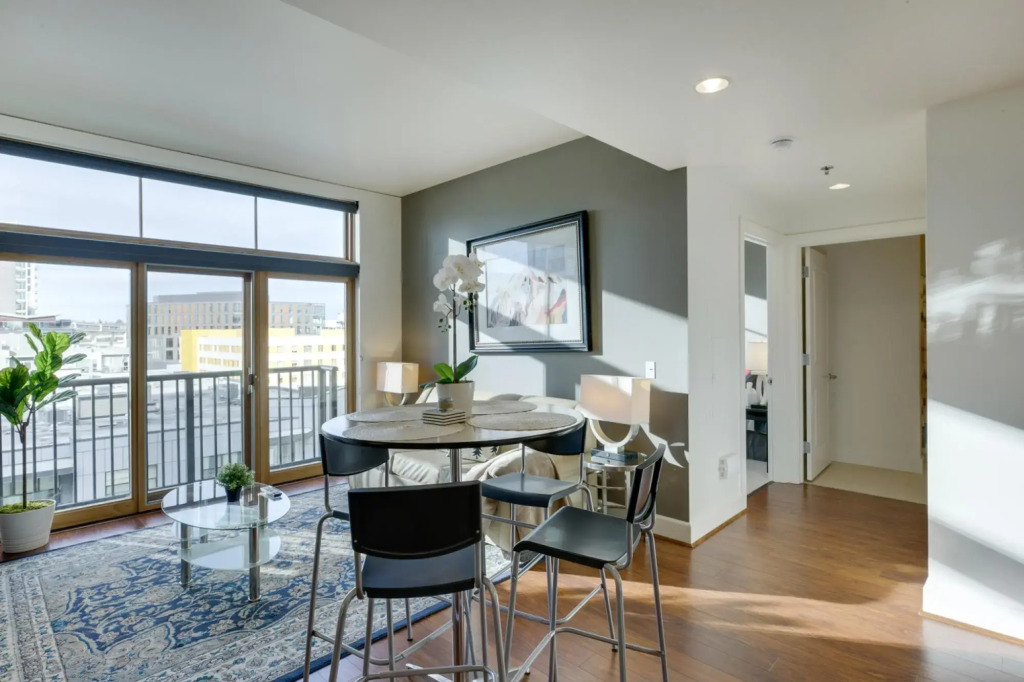 Fully furnished 1BR Apartment - Downtown Location