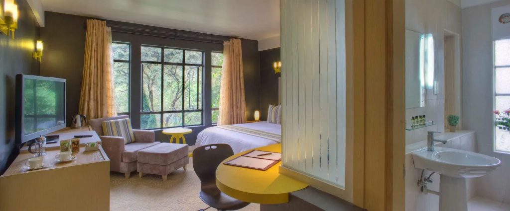 West Wood Hotel