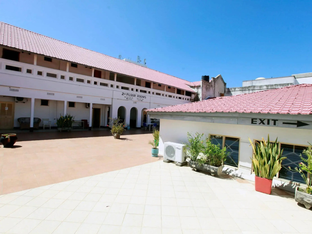 New Palm Tree Hotel