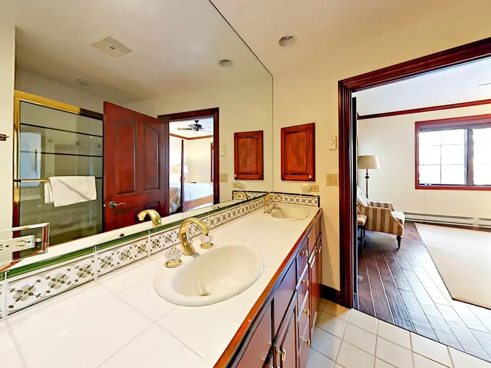 31 Avondale #105 - 3 Br Condo