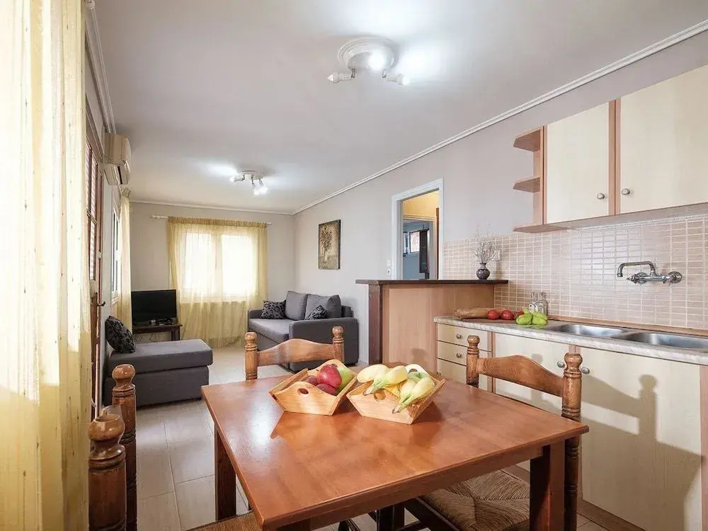 Sea View Suites & Holiday Homes - Plaka Beach Resort