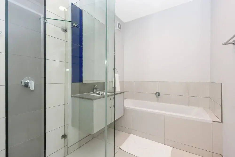 Easy Stay - The Median Rosebank