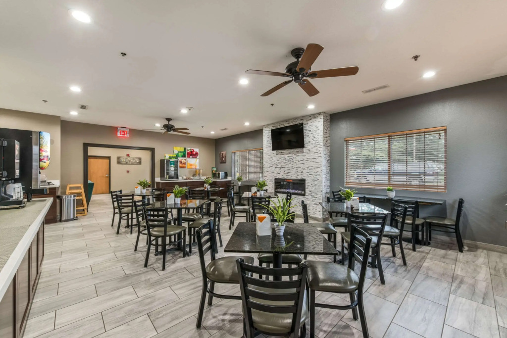 Quality Inn & Suites Hendersonville - Flat Rock