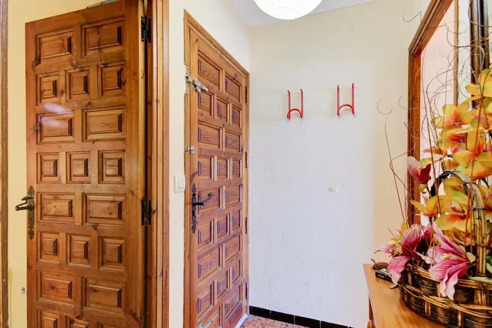 Villa near Roses with Pool & Beach Access