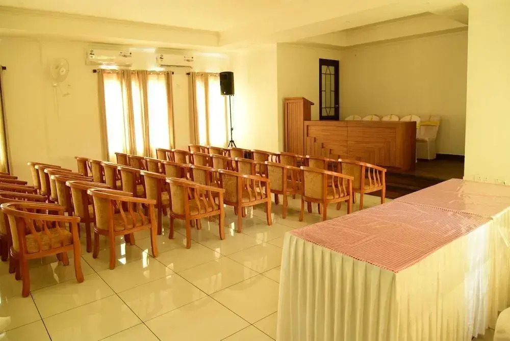 Hotel White Fort by OYO Rooms