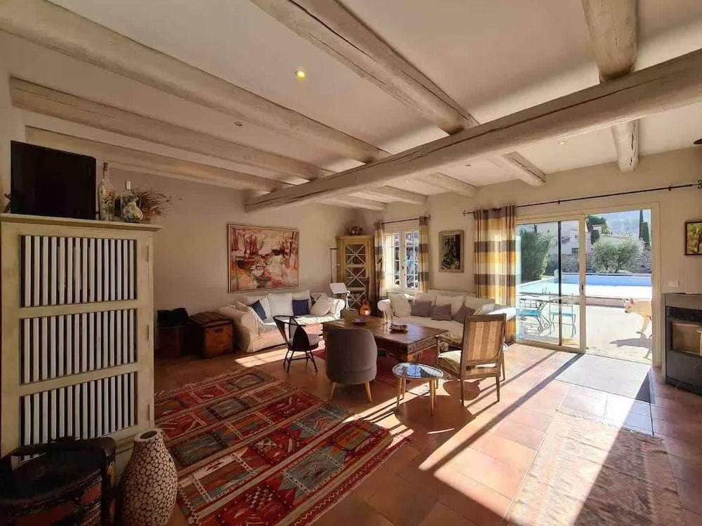 Villa Near Avignon With Separate Suites