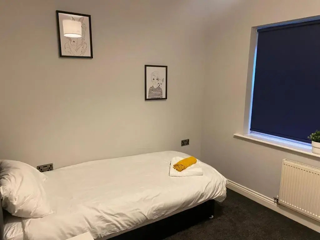 Beautifully refurbished 2 bedroom self-contained apartment with secure parking