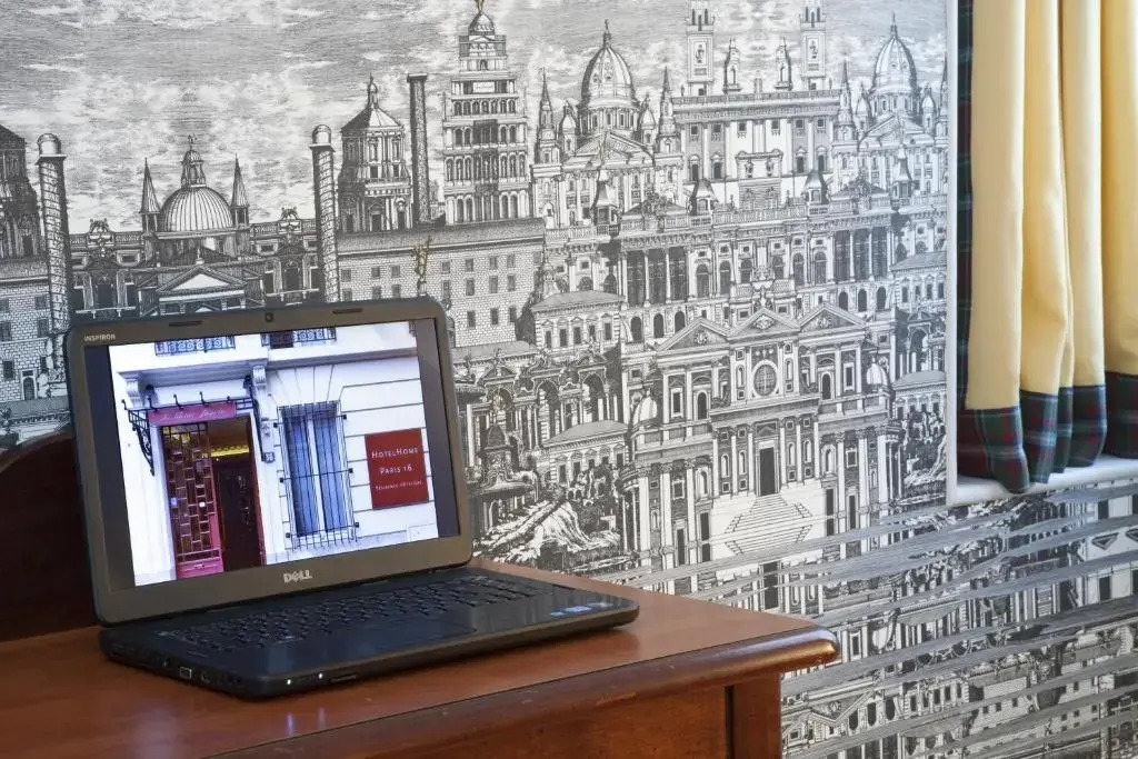 HotelHome Paris 16