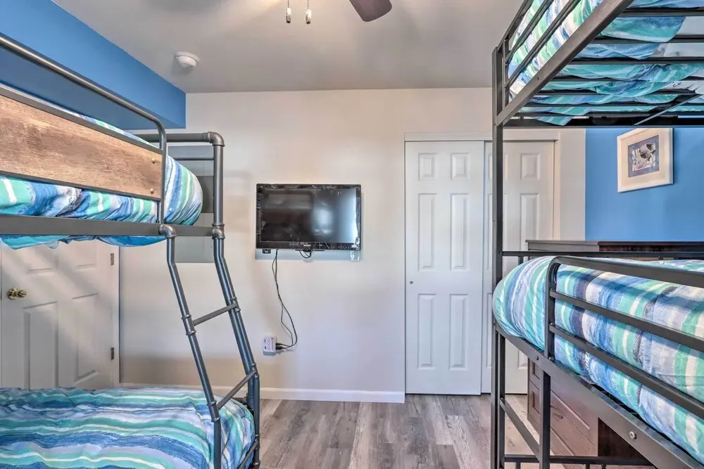 Boat Ramp, Dock & Slip: Step-free Camdenton Condo!