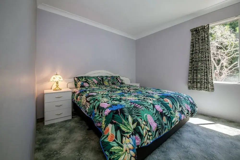 Sunset Towers, Unit 2/25 Donald Street