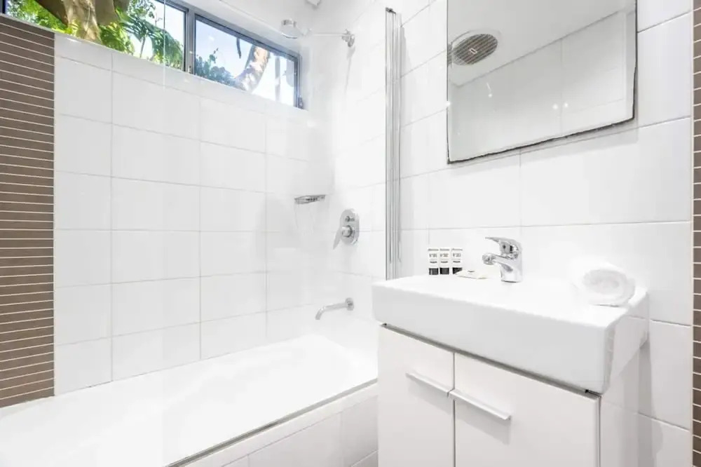 Contemporary 2-bed House in Trendy Enmore