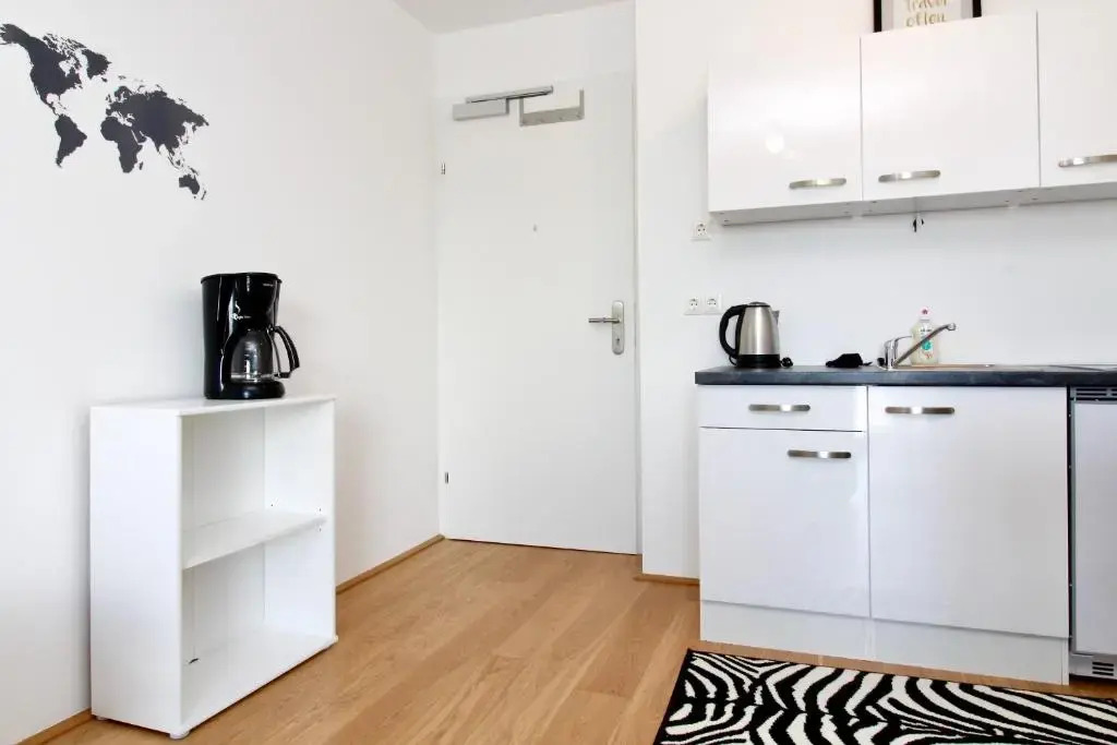 Modern Balcony Apartment with Pool close to Lake in "Donaustadt"