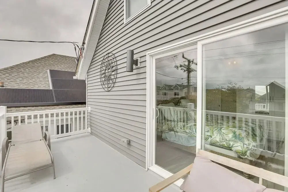 Wildwood Home w/ Deck - Walk to Beach + Boardwalk!