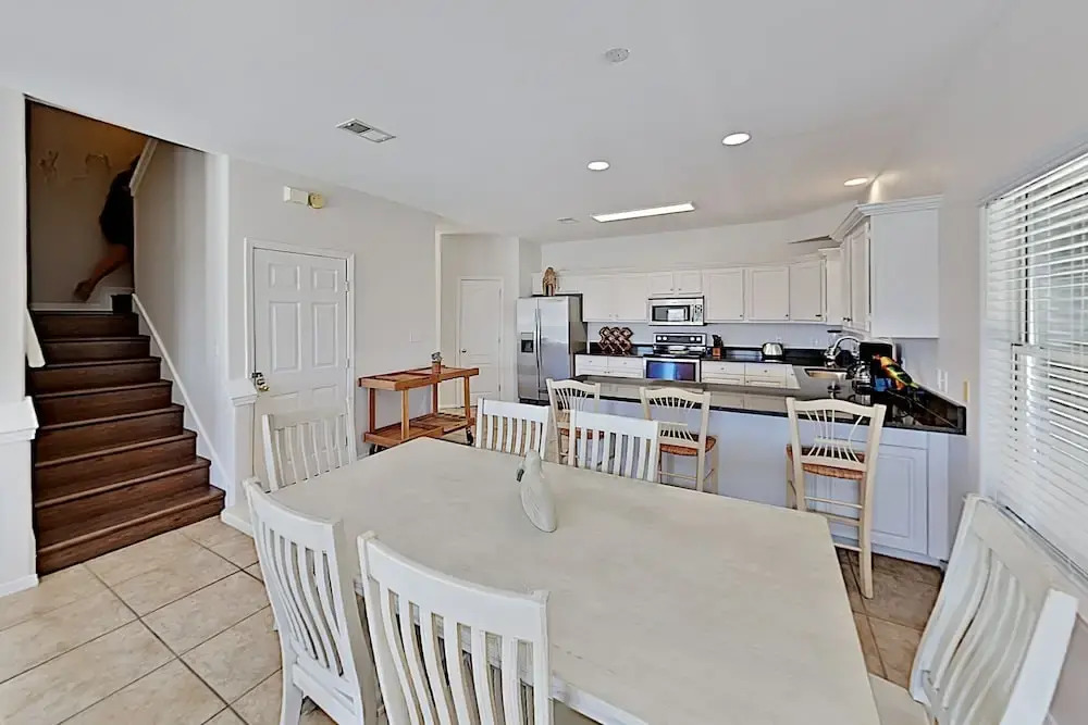1387 W Lagoon Ave Home 3 Bedrooms 2 Bathrooms Home