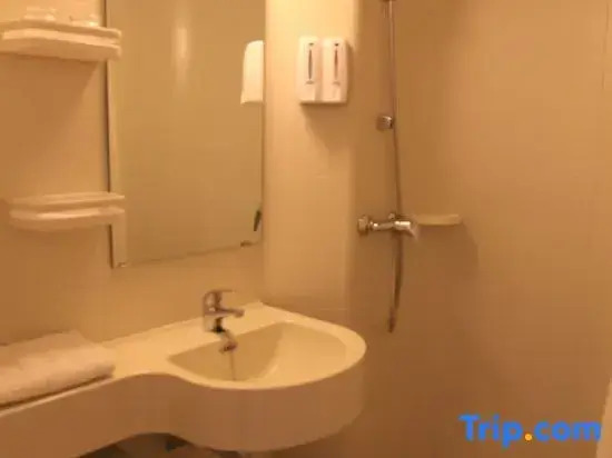 Zhoukou Fuerhaotai Fashion Hotel