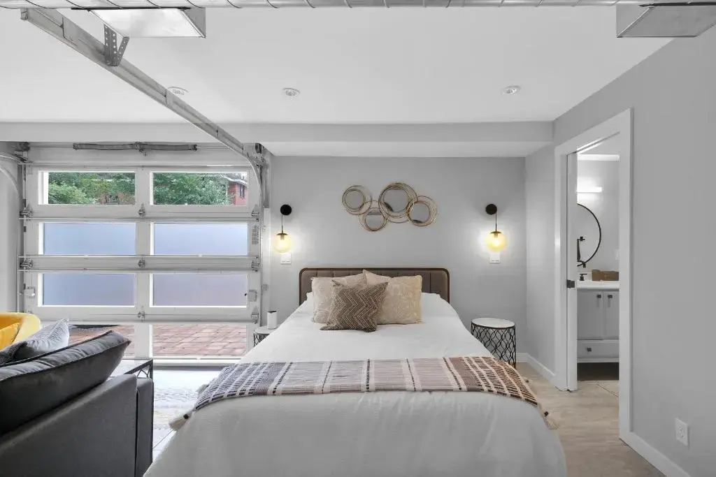 Super chic & modern studio apt - in the heart of San Marco!
